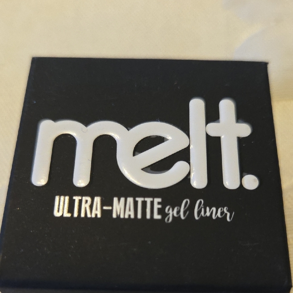 Melt Ultra-Matte Gel Liner. Onyx